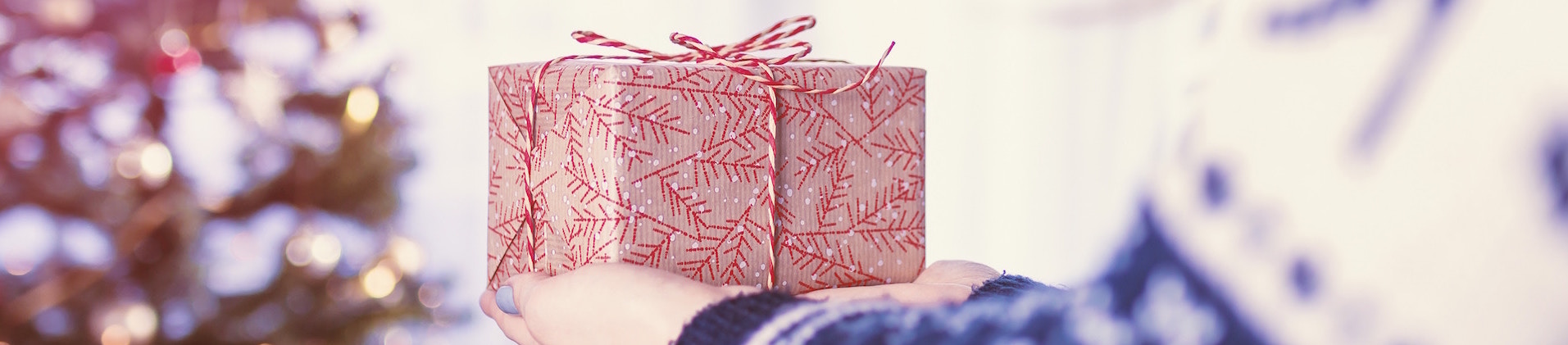 Julegaver = stress og overtræk? Her er  8 tips til gave-aftaler, der kan redde julefreden