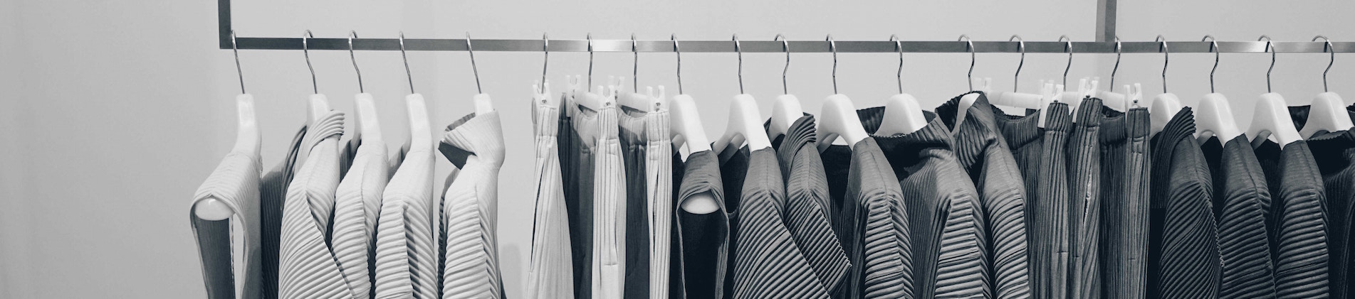 Minimalistisk garderobe: 4 hacks til at minimere tøjbudgettet